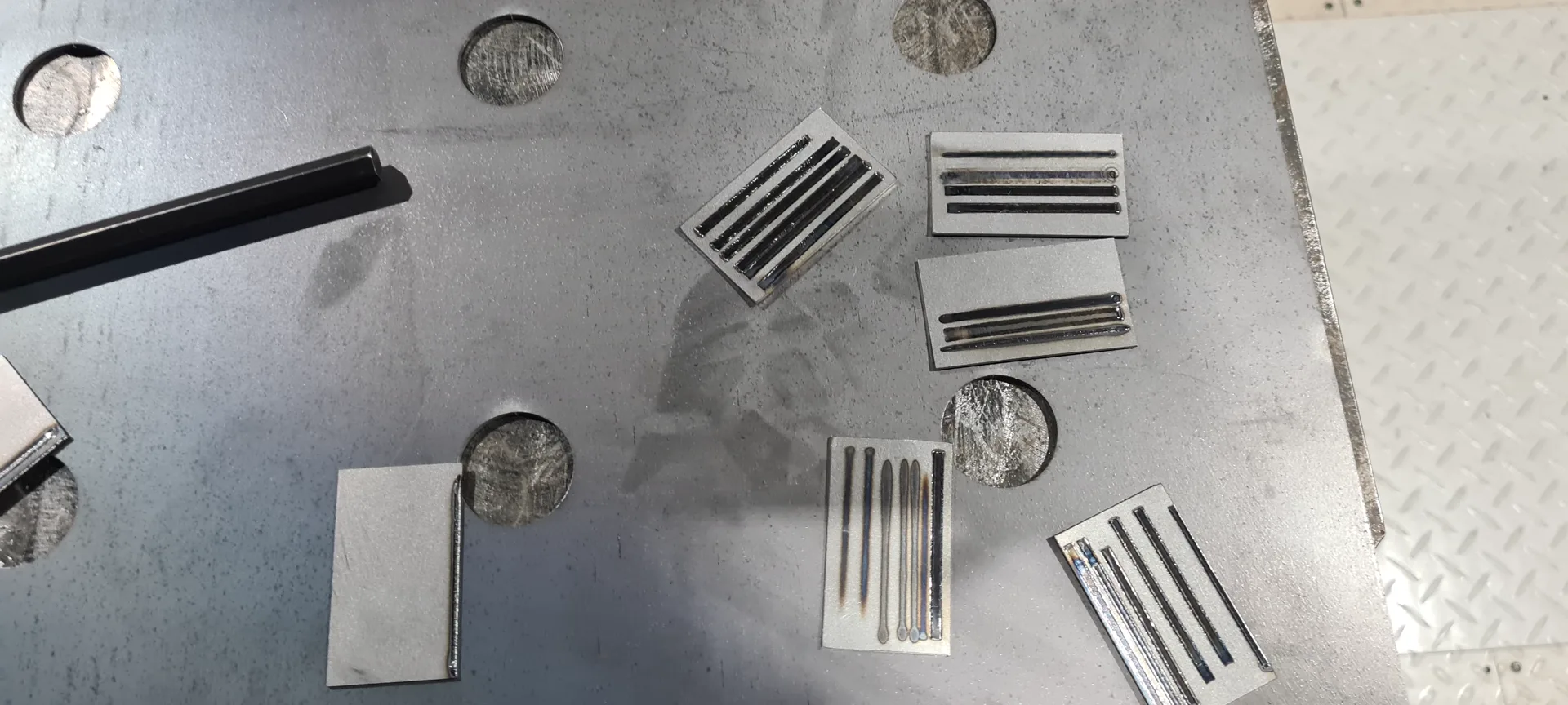 Figura 3 — Amostras metálicas utilizadas no desenvolvimento do processo de soldagem laser